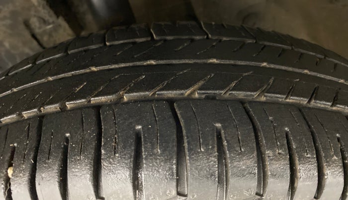 2016 Renault Kwid RXT, Petrol, Manual, 53,948 km, Left Front Tyre Tread