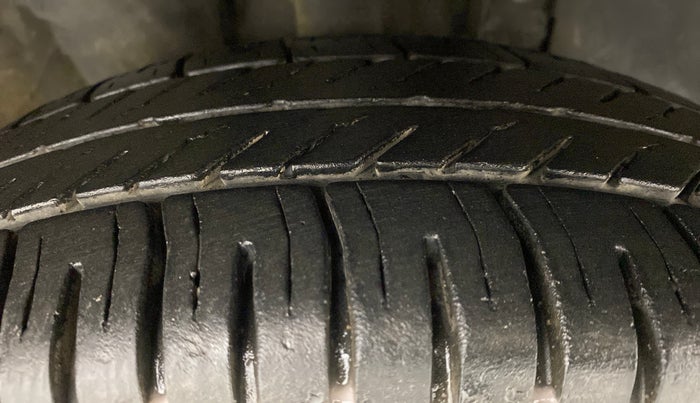 2016 Renault Kwid RXT, Petrol, Manual, 53,948 km, Right Front Tyre Tread