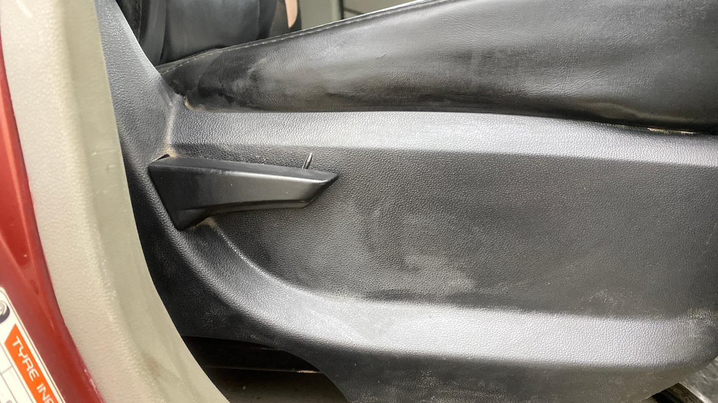 2017 Mahindra Kuv100 K4 6 STR, Petrol, Manual, 17,283 km, Driver Side Adjustment Panel