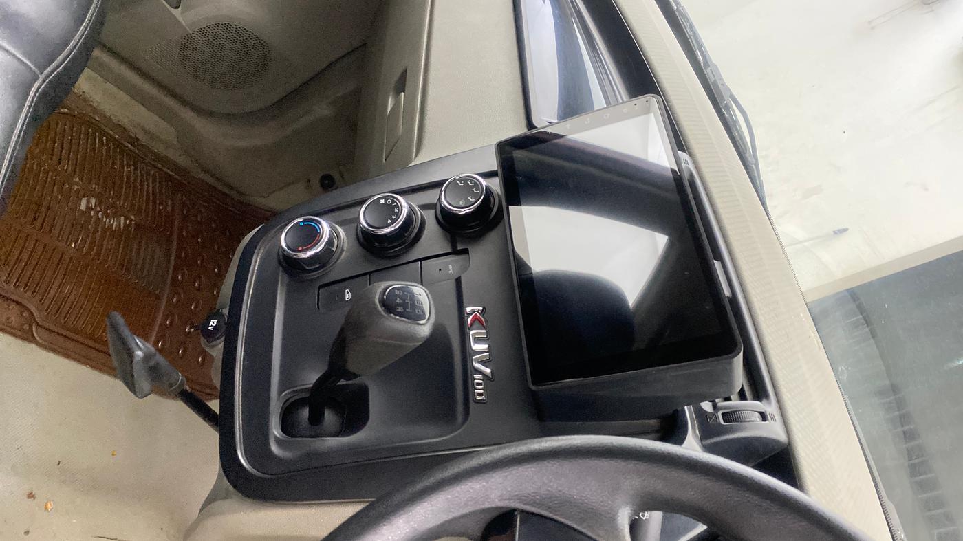 2017 Mahindra Kuv100 K4 6 STR, Petrol, Manual, 17,283 km, Gear Lever