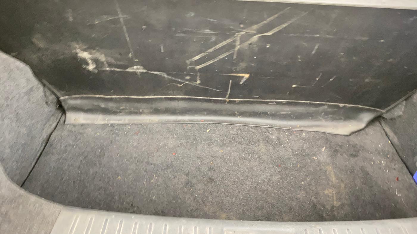 2017 Mahindra Kuv100 K4 6 STR, Petrol, Manual, 17,283 km, Boot Inside
