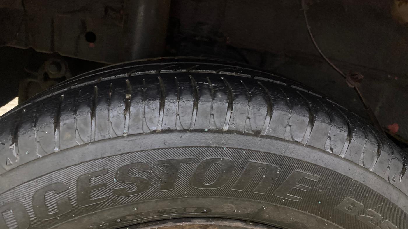 2017 Mahindra Kuv100 K4 6 STR, Petrol, Manual, 17,283 km, Right Rear Tyre Tread
