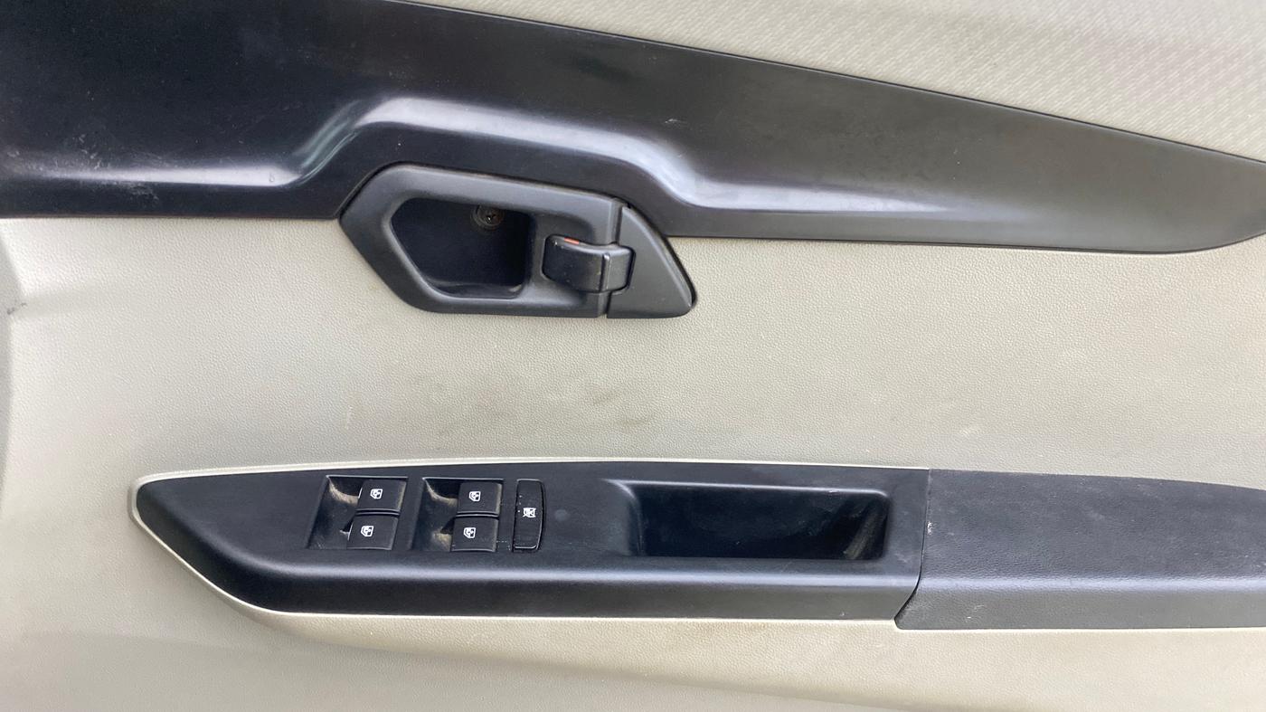 2017 Mahindra Kuv100 K4 6 STR, Petrol, Manual, 17,283 km, Driver Side Door Panels Control