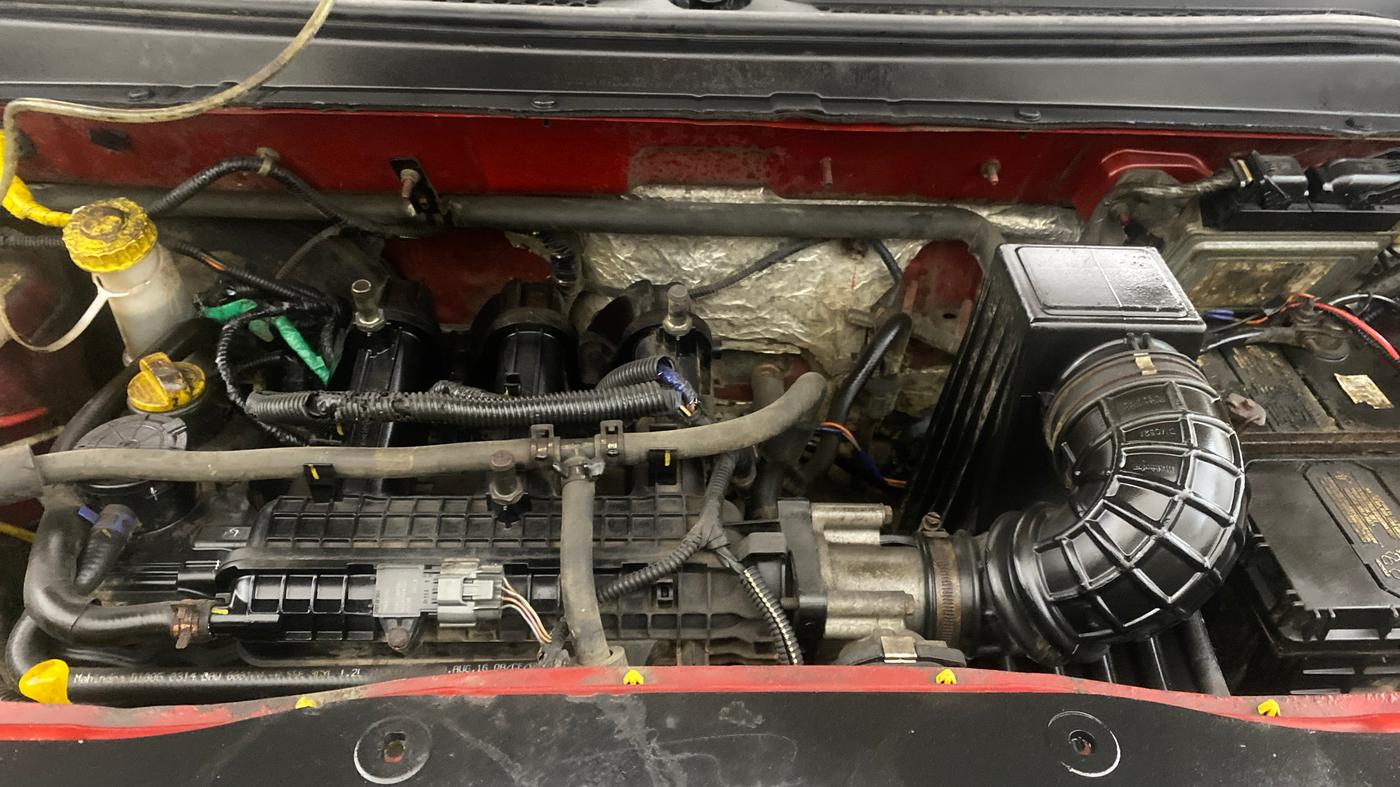 2017 Mahindra Kuv100 K4 6 STR, Petrol, Manual, 17,283 km, Engine View