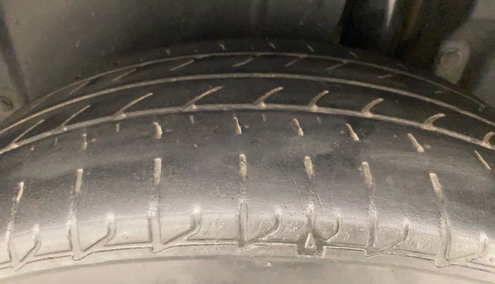 2012 Maruti Ertiga VDI, Diesel, Manual, 1,05,351 km, Left Rear Tyre Tread