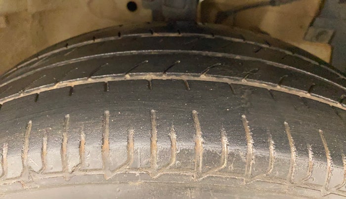 2012 Maruti Ertiga VDI, Diesel, Manual, 1,05,351 km, Right Front Tyre Tread