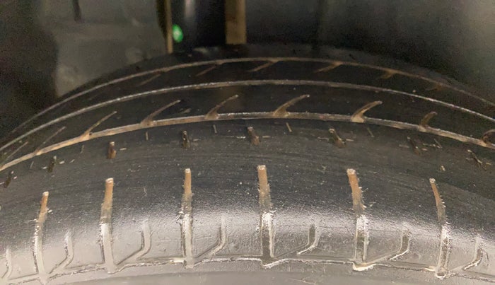 2012 Maruti Ertiga VDI, Diesel, Manual, 1,05,351 km, Right Rear Tyre Tread
