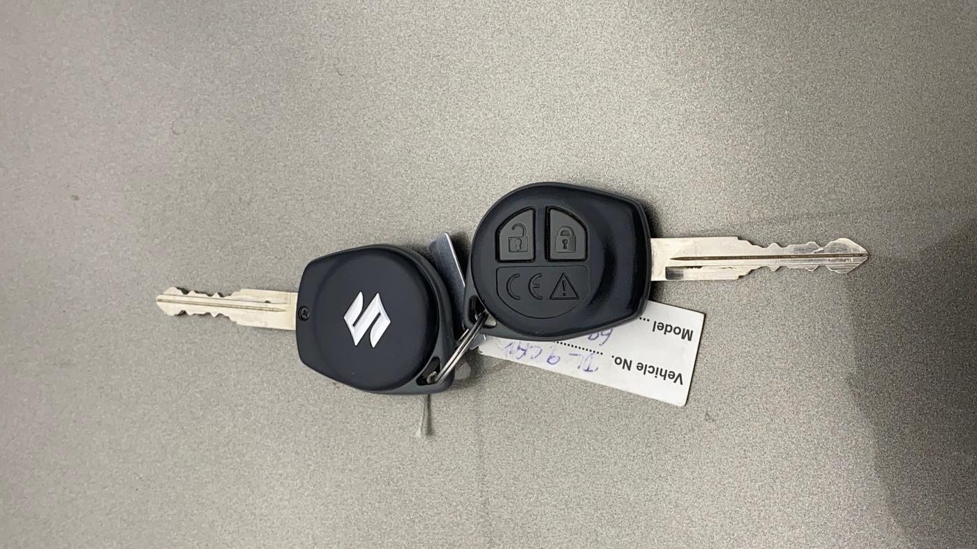 2021 Maruti Swift VXI AMT, Petrol, Automatic, 36,577 km, Key Close Up