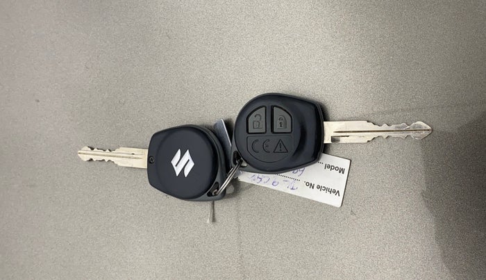 2021 Maruti Swift VXI AMT, Petrol, Automatic, 36,577 km, Key Close Up