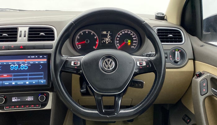 2016 Volkswagen Vento HIGHLINE 1.2 TSI AT, Petrol, Automatic, 41,909 km, Steering Wheel Close Up