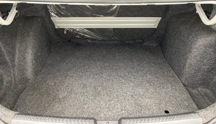 2016 Volkswagen Vento HIGHLINE 1.2 TSI AT, Petrol, Automatic, 41,909 km, Boot Inside