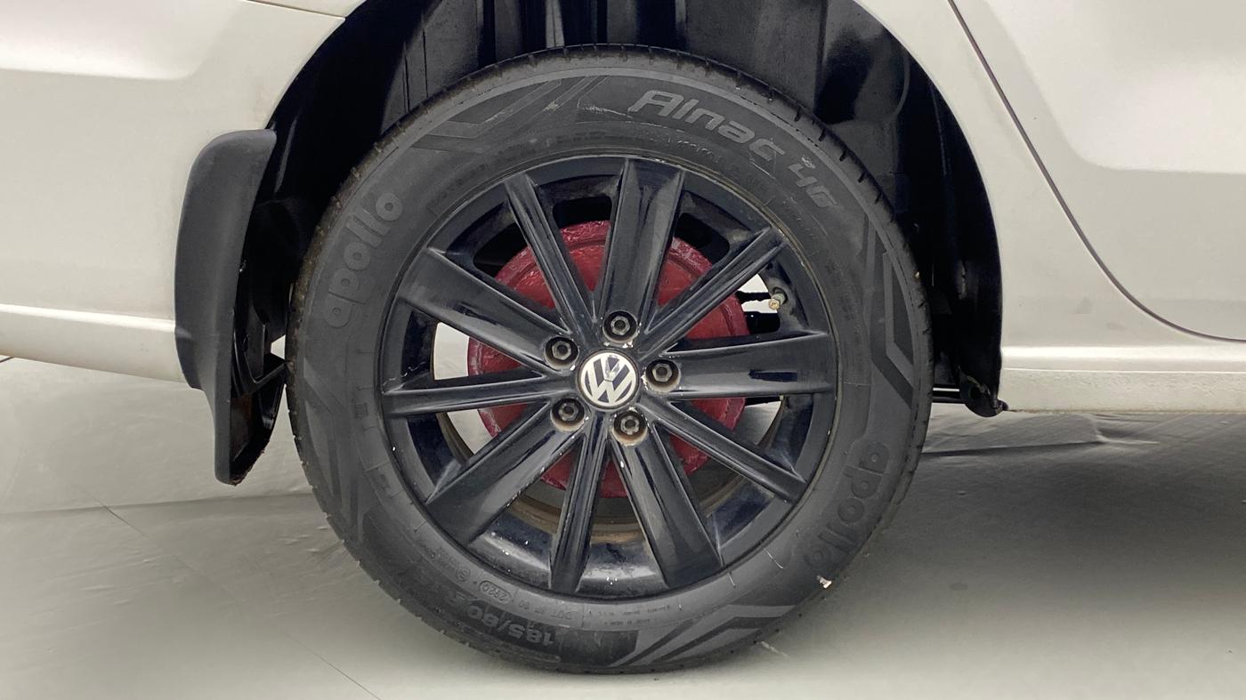 2016 Volkswagen Vento HIGHLINE 1.2 TSI AT, Petrol, Automatic, 41,909 km, Right Rear Wheel