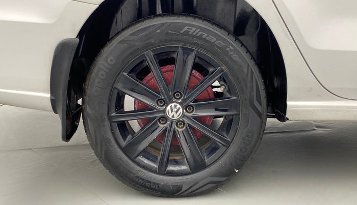 2016 Volkswagen Vento HIGHLINE 1.2 TSI AT, Petrol, Automatic, 41,909 km, Right Rear Wheel