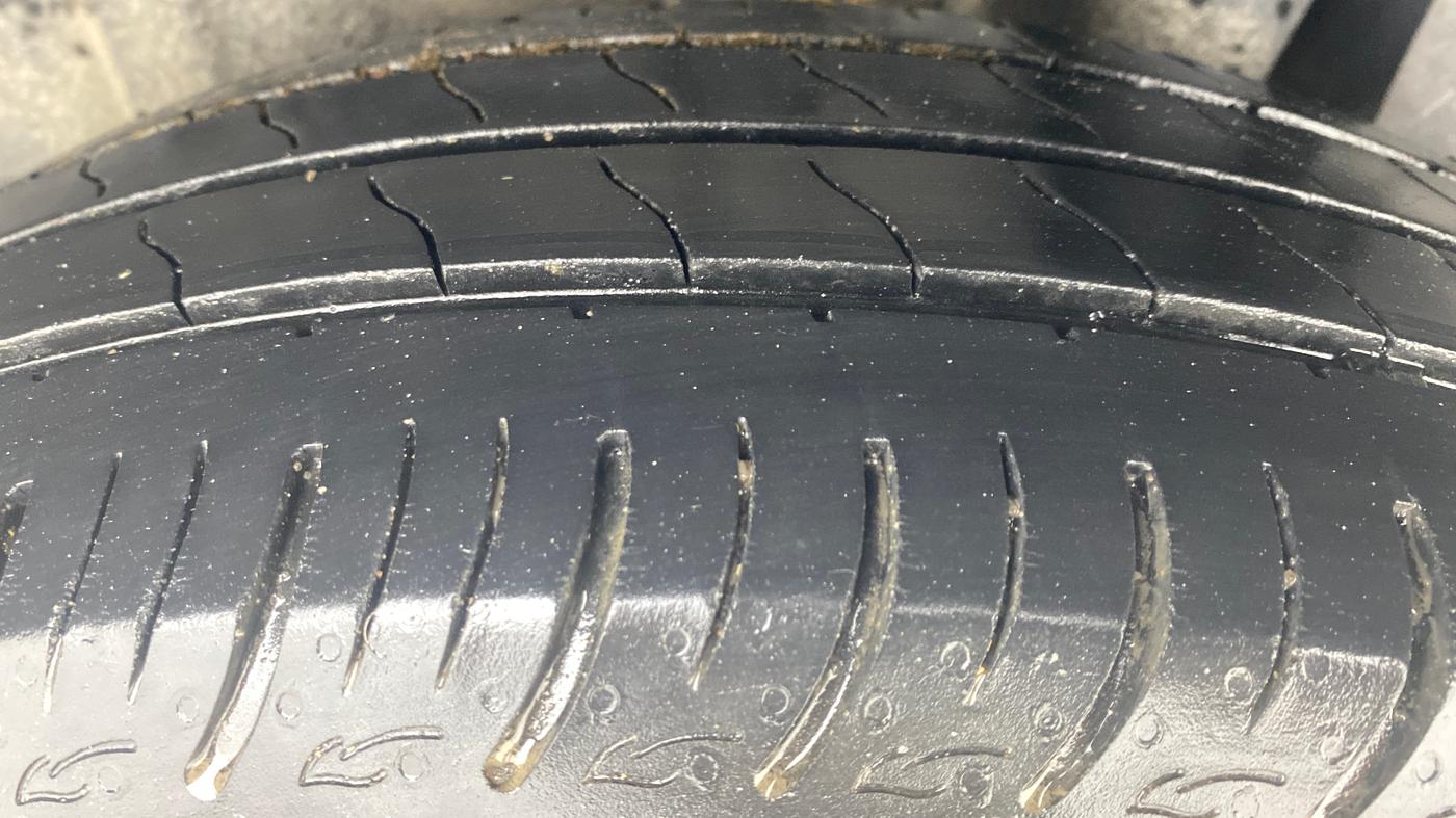 2019 Maruti Ertiga ZXI+ SHVS, Petrol, Manual, 37,037 km, Left Rear Tyre Tread