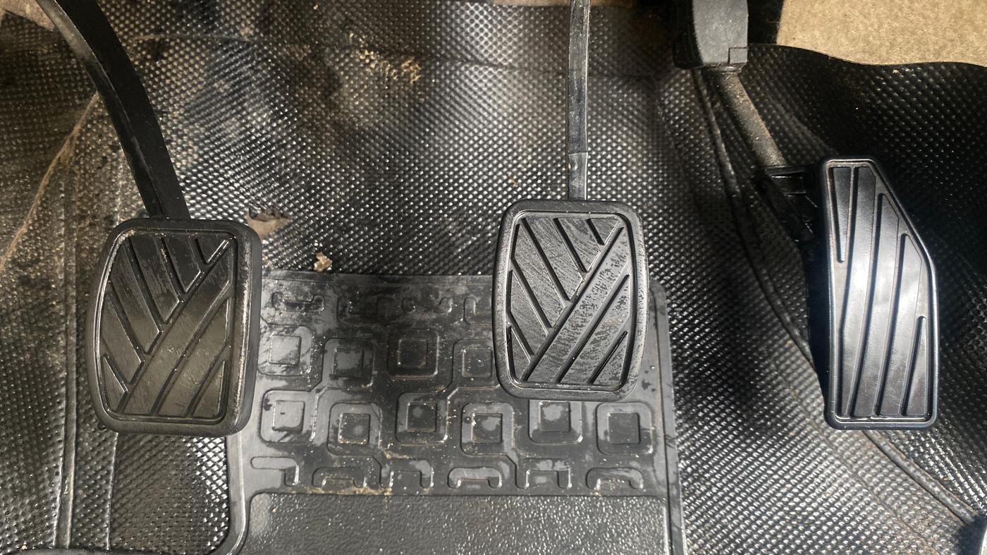 2019 Maruti Ertiga ZXI+ SHVS, Petrol, Manual, 37,037 km, Pedals
