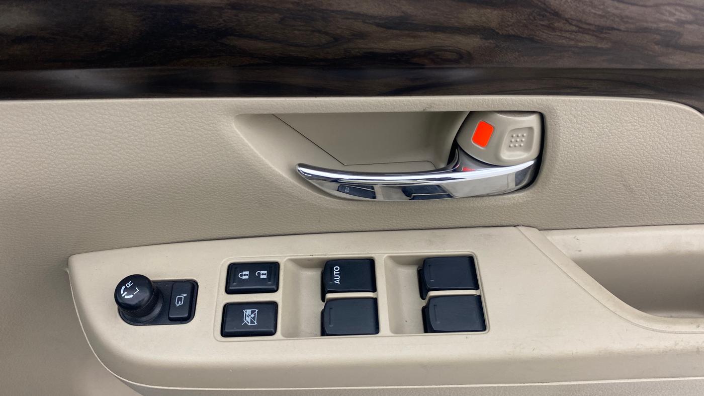 2019 Maruti Ertiga ZXI+ SHVS, Petrol, Manual, 37,037 km, Driver Side Door Panels Control
