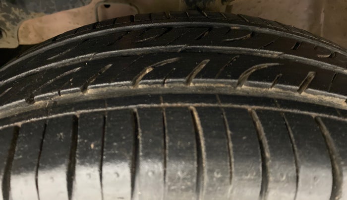 2017 Mahindra Kuv100 K4 6 STR, Petrol, Manual, 48,413 km, Left Front Tyre Tread