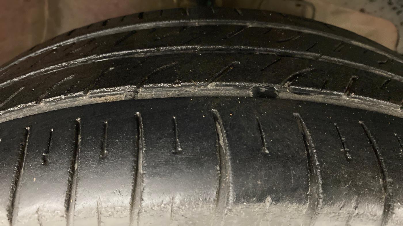 2017 Mahindra Kuv100 K4 6 STR, Petrol, Manual, 48,413 km, Right Front Tyre Tread