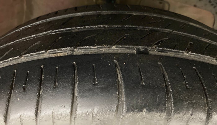2017 Mahindra Kuv100 K4 6 STR, Petrol, Manual, 48,413 km, Right Front Tyre Tread