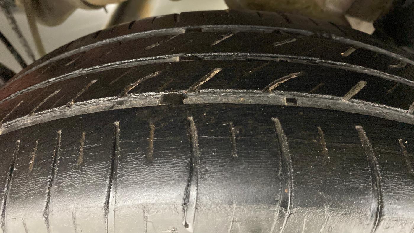 2017 Mahindra Kuv100 K4 6 STR, Petrol, Manual, 48,413 km, Left Rear Tyre Tread