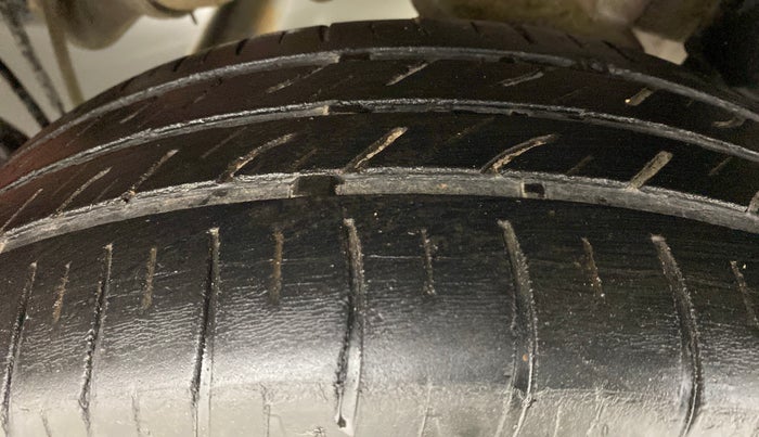 2017 Mahindra Kuv100 K4 6 STR, Petrol, Manual, 48,413 km, Left Rear Tyre Tread