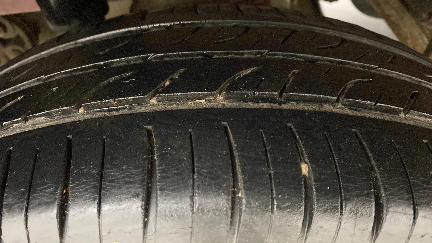 2017 Mahindra Kuv100 K4 6 STR, Petrol, Manual, 48,413 km, Right Rear Tyre Tread