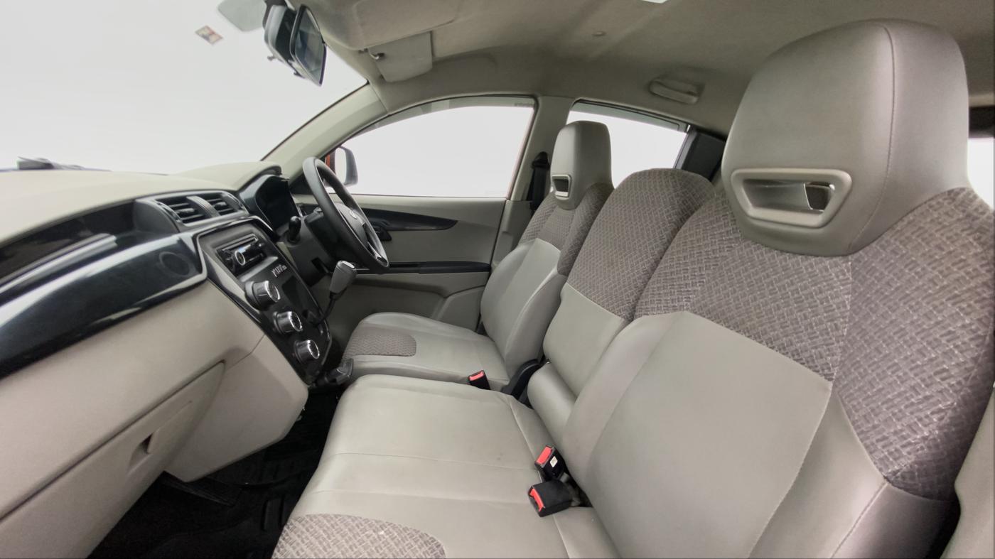 2017 Mahindra Kuv100 K4 6 STR, Petrol, Manual, 48,413 km, Right Side Front Door Cabin