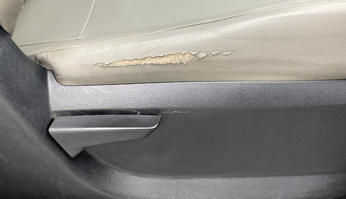 2017 Mahindra Kuv100 K4 6 STR, Petrol, Manual, 48,413 km, Driver Side Adjustment Panel