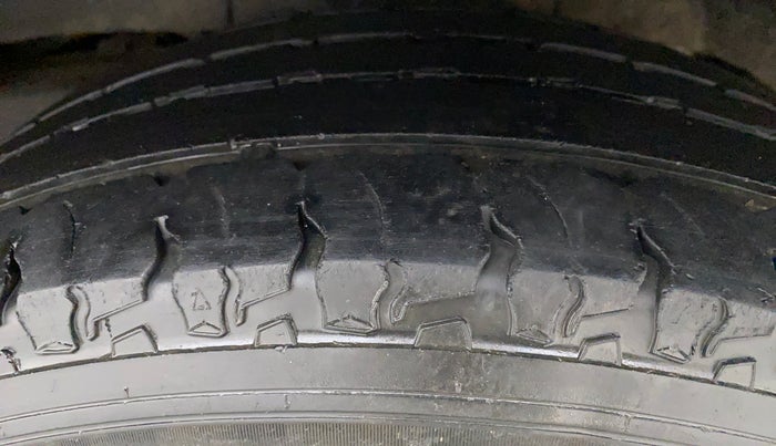 2018 Mahindra TUV300 T10, Diesel, Manual, 50,731 km, Left Rear Tyre Tread