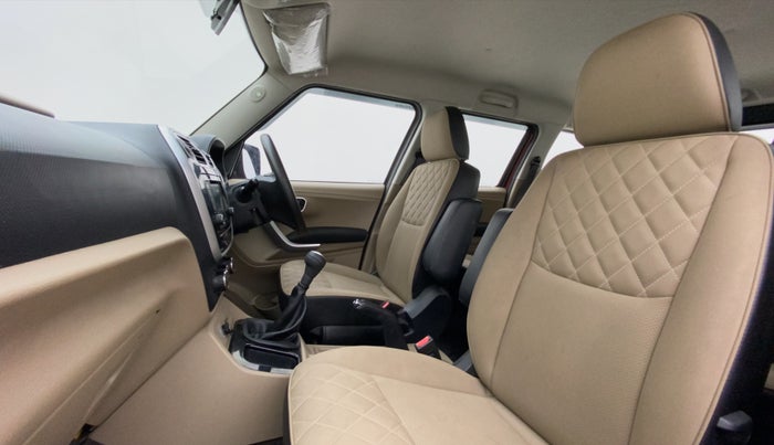 2018 Mahindra TUV300 T10, Diesel, Manual, 50,731 km, Right Side Front Door Cabin