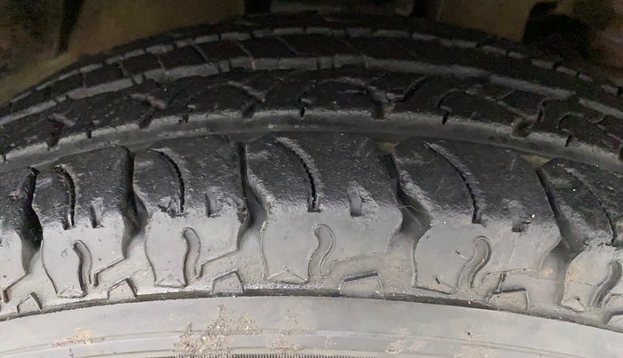 2018 Mahindra TUV300 T10, Diesel, Manual, 50,731 km, Right Front Tyre Tread