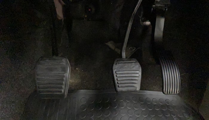 2018 Mahindra TUV300 T10, Diesel, Manual, 50,731 km, Pedals