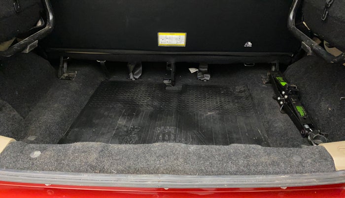 2018 Mahindra TUV300 T10, Diesel, Manual, 50,731 km, Boot Inside