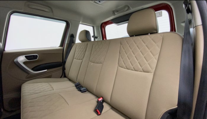 2018 Mahindra TUV300 T10, Diesel, Manual, 50,731 km, Right Side Rear Door Cabin