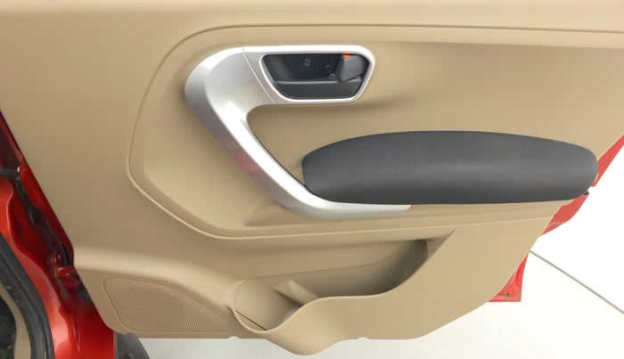 2018 Mahindra TUV300 T10, Diesel, Manual, 50,731 km, Driver Side Door Panels Control