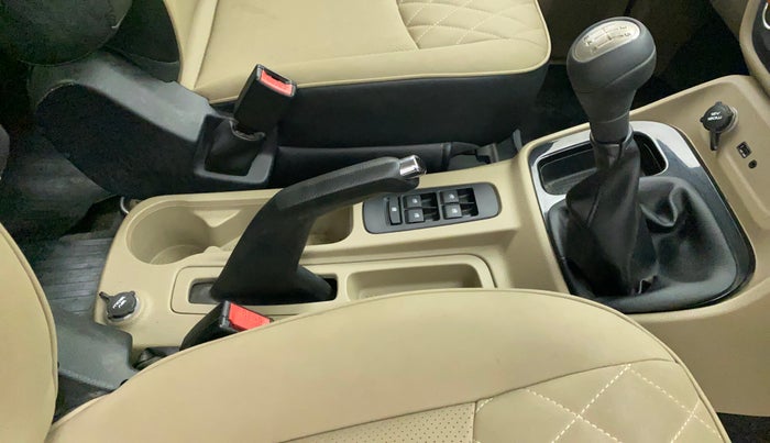 2018 Mahindra TUV300 T10, Diesel, Manual, 50,731 km, Gear Lever