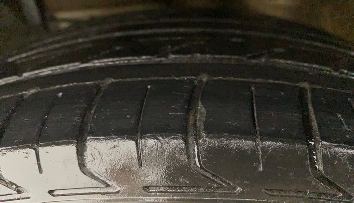 2017 Maruti Ciaz VDI+ SHVS, Diesel, Manual, 69,415 km, Left Front Tyre Tread