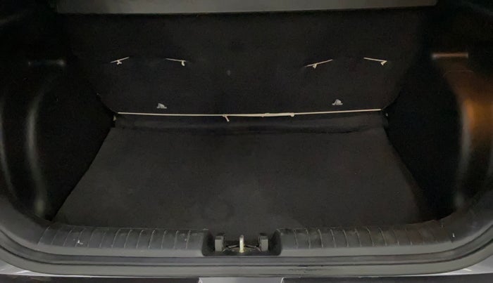 2019 Hyundai VENUE SX 1.4 CRDI, Diesel, Manual, 1,32,156 km, Boot Inside