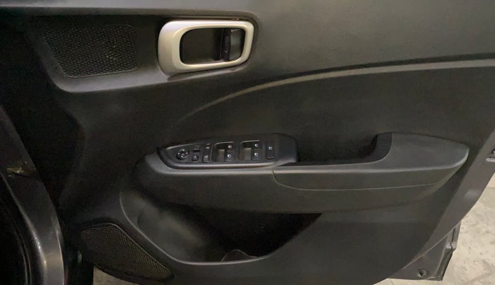 2019 Hyundai VENUE SX 1.4 CRDI, Diesel, Manual, 1,32,156 km, Driver Side Door Panels Control