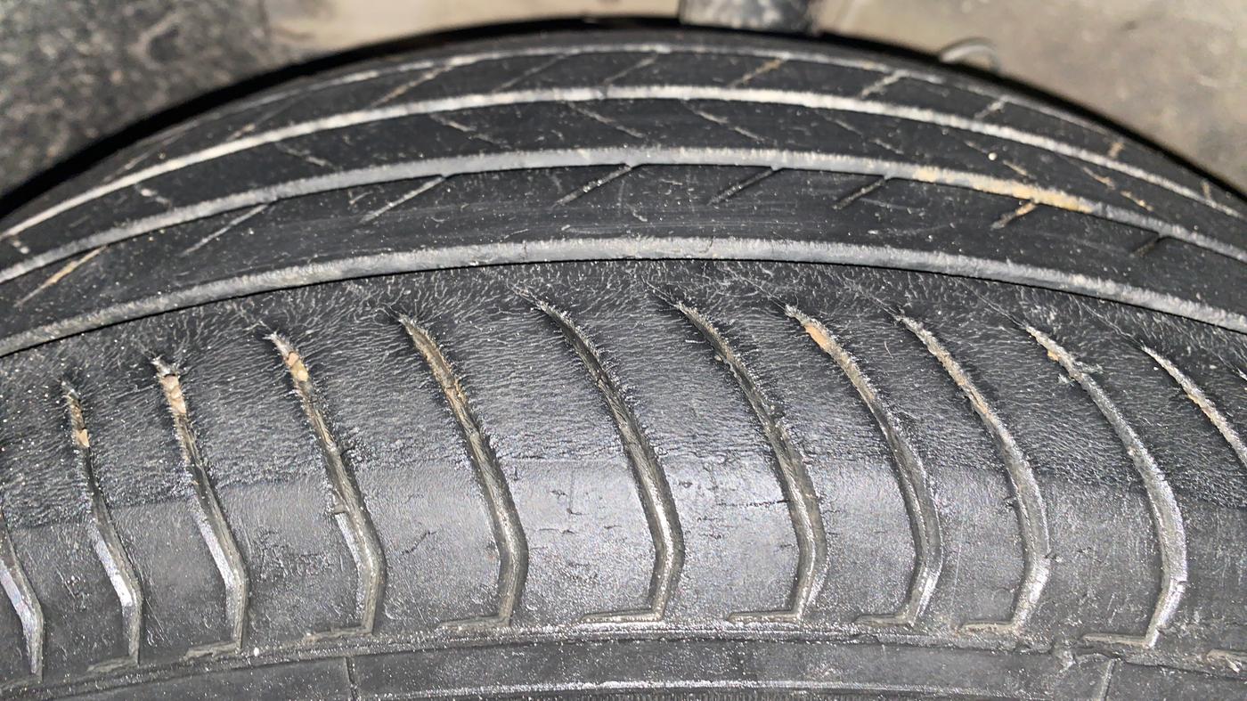 2019 Hyundai VENUE SX 1.4 CRDI, Diesel, Manual, 1,30,519 km, Left Front Tyre Tread