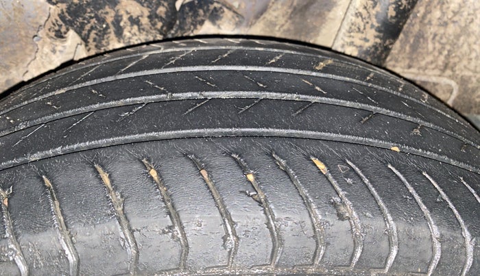 2019 Hyundai VENUE SX 1.4 CRDI, Diesel, Manual, 1,32,156 km, Left Rear Tyre Tread