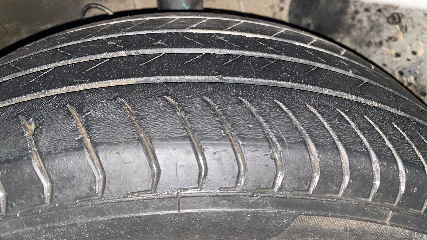 2019 Hyundai VENUE SX 1.4 CRDI, Diesel, Manual, 1,30,519 km, Right Front Tyre Tread