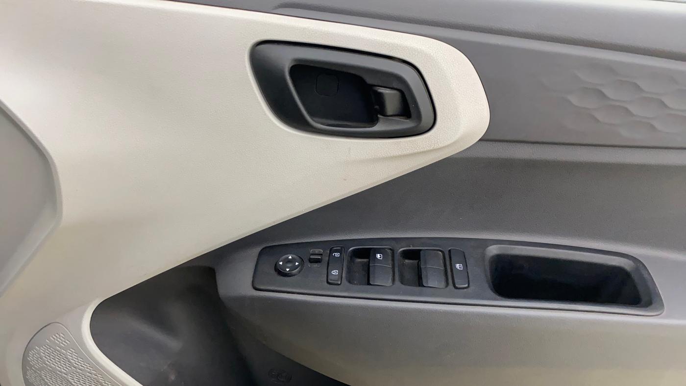 2021 Hyundai GRAND I10 NIOS MAGNA 1.2 KAPPA VTVT, Petrol, Manual, 70,250 km, Driver Side Door Panels Control