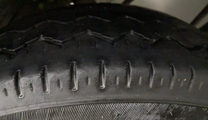 2013 Maruti Alto 800 LXI, Petrol, Manual, 63,239 km, Left Rear Tyre Tread