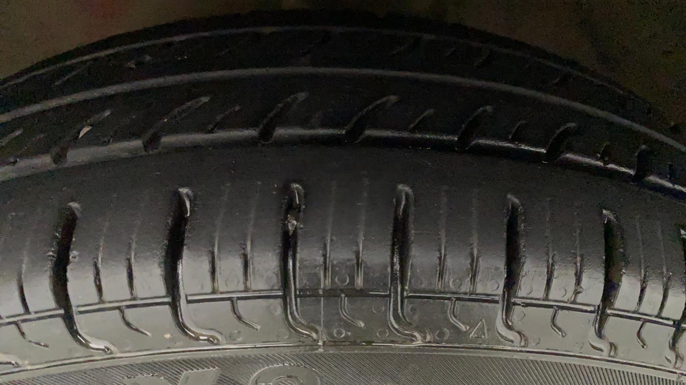 2013 Maruti Alto 800 LXI, Petrol, Manual, 63,239 km, Left Front Tyre Tread