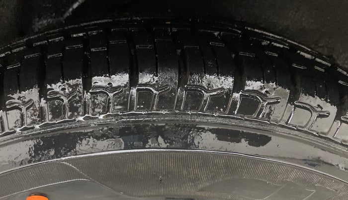 2014 Hyundai i10 SPORTZ 1.1, Petrol, Manual, 30,245 km, Left Rear Tyre Tread