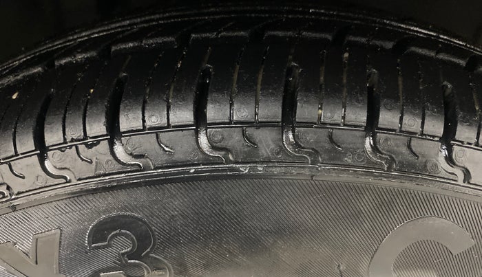 2014 Hyundai i10 SPORTZ 1.1, Petrol, Manual, 30,245 km, Right Front Tyre Tread