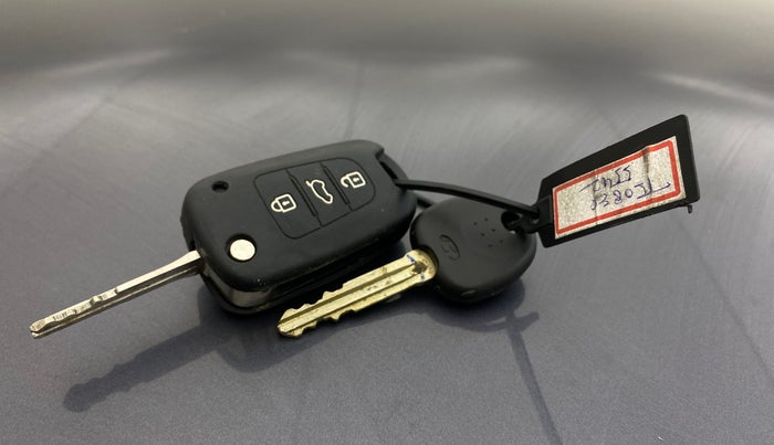 2014 Hyundai i10 SPORTZ 1.1, Petrol, Manual, 30,245 km, Key Close Up