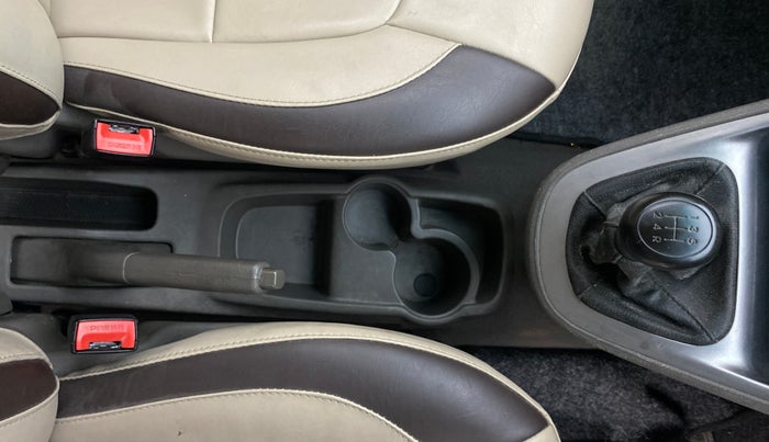 2014 Hyundai i10 SPORTZ 1.1, Petrol, Manual, 30,245 km, Gear Lever