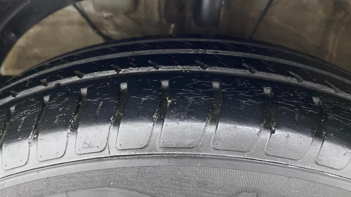2019 Maruti Swift VXI, Petrol, Manual, 25,552 km, Left Front Tyre Tread